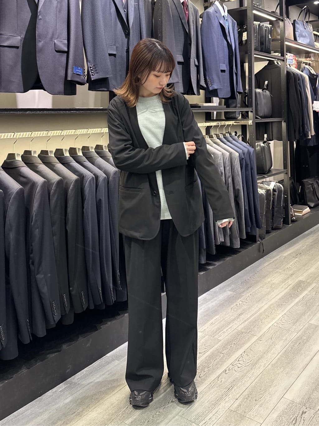 ウララさんの「TAKEO KIKUCHI｜【ON／OFF兼用】CARREMANファブリック ノーカラージャケット」を使ったコーディネート