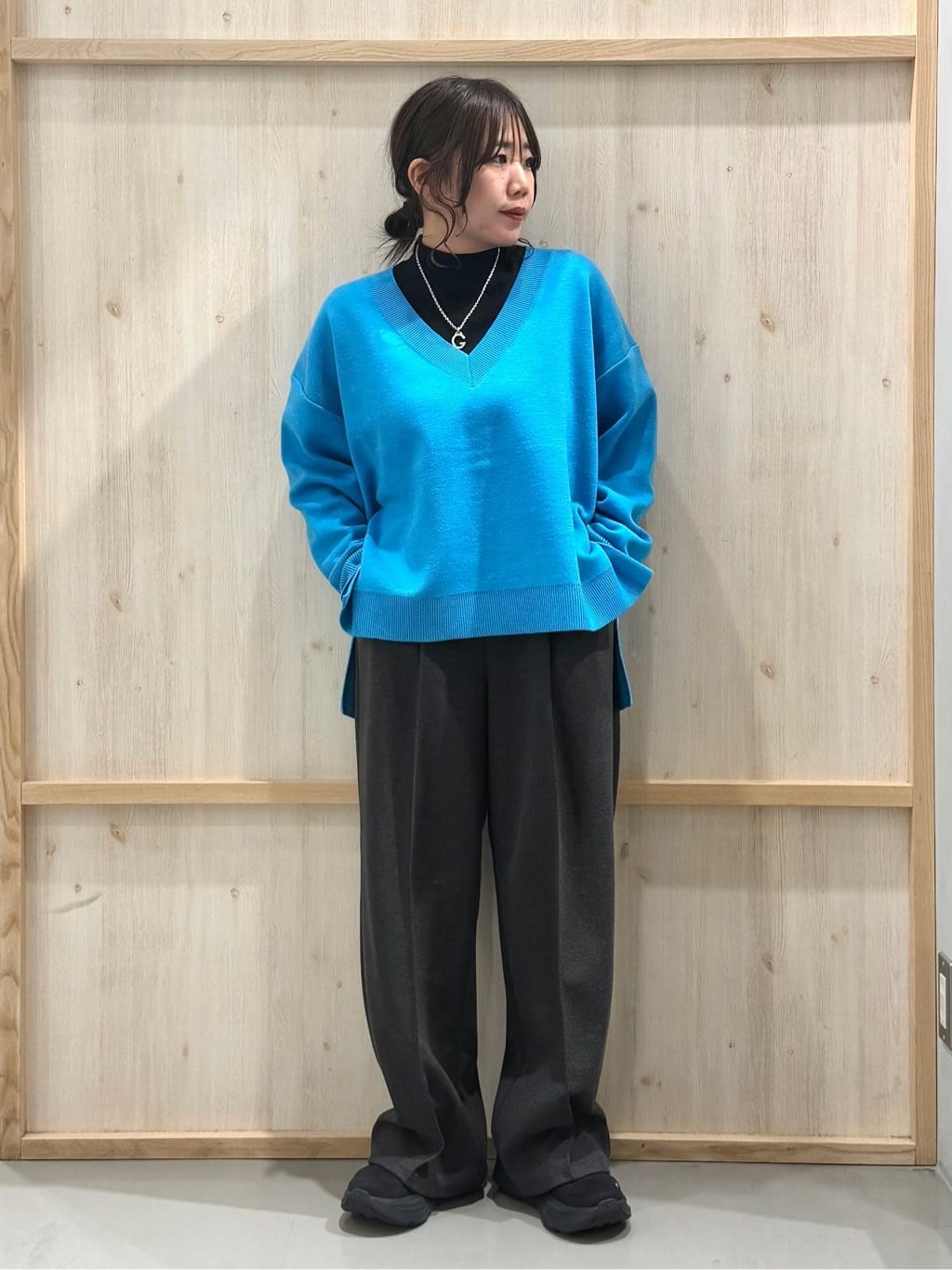 nanaさんの「THE SHOP TK｜【体型カバー】ゆったり サイドスリットニット」を使ったコーディネート