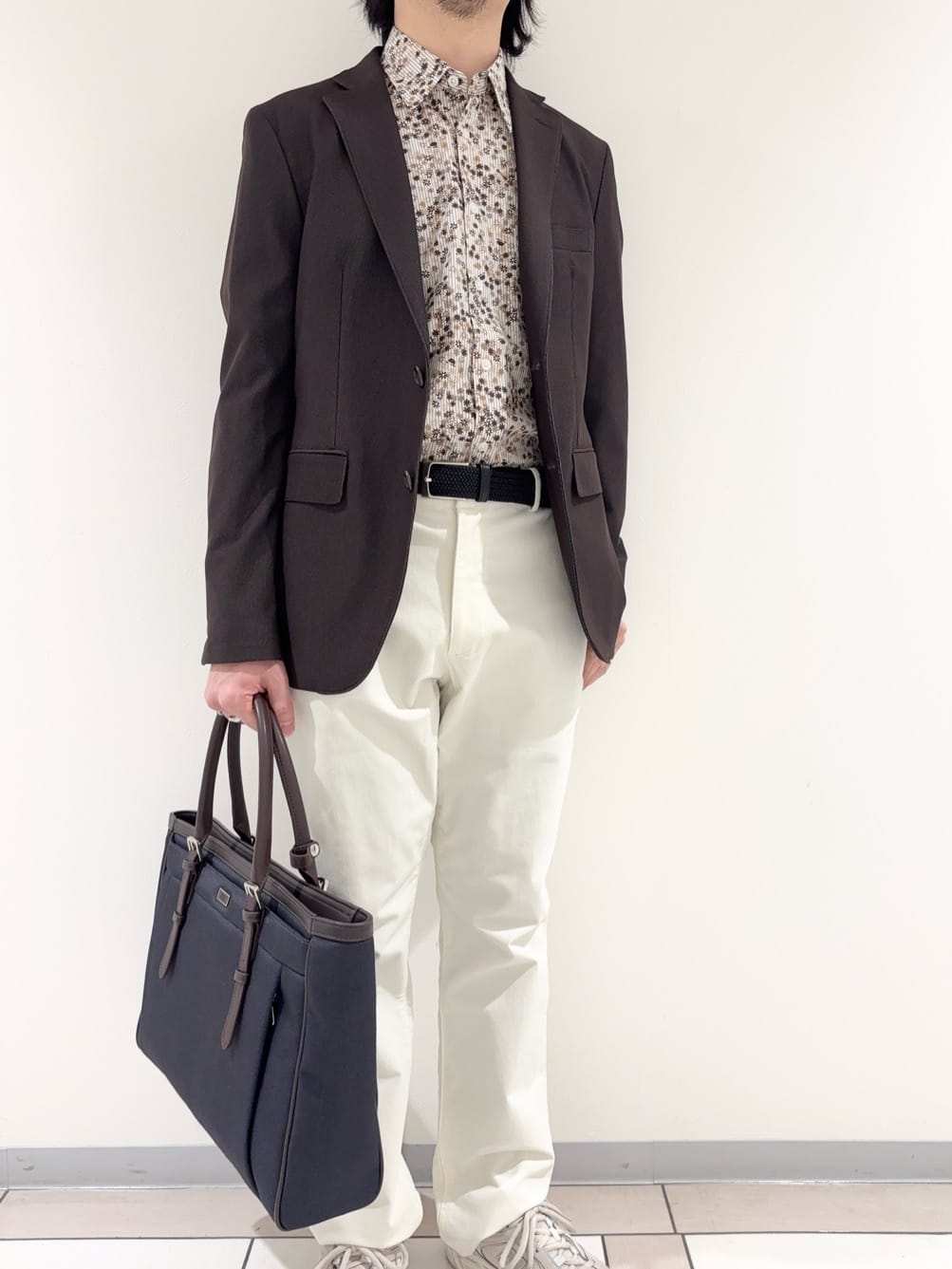 及川さんの「TAKEO KIKUCHI｜ストライプ小花 長袖シャツ」を使ったコーディネート