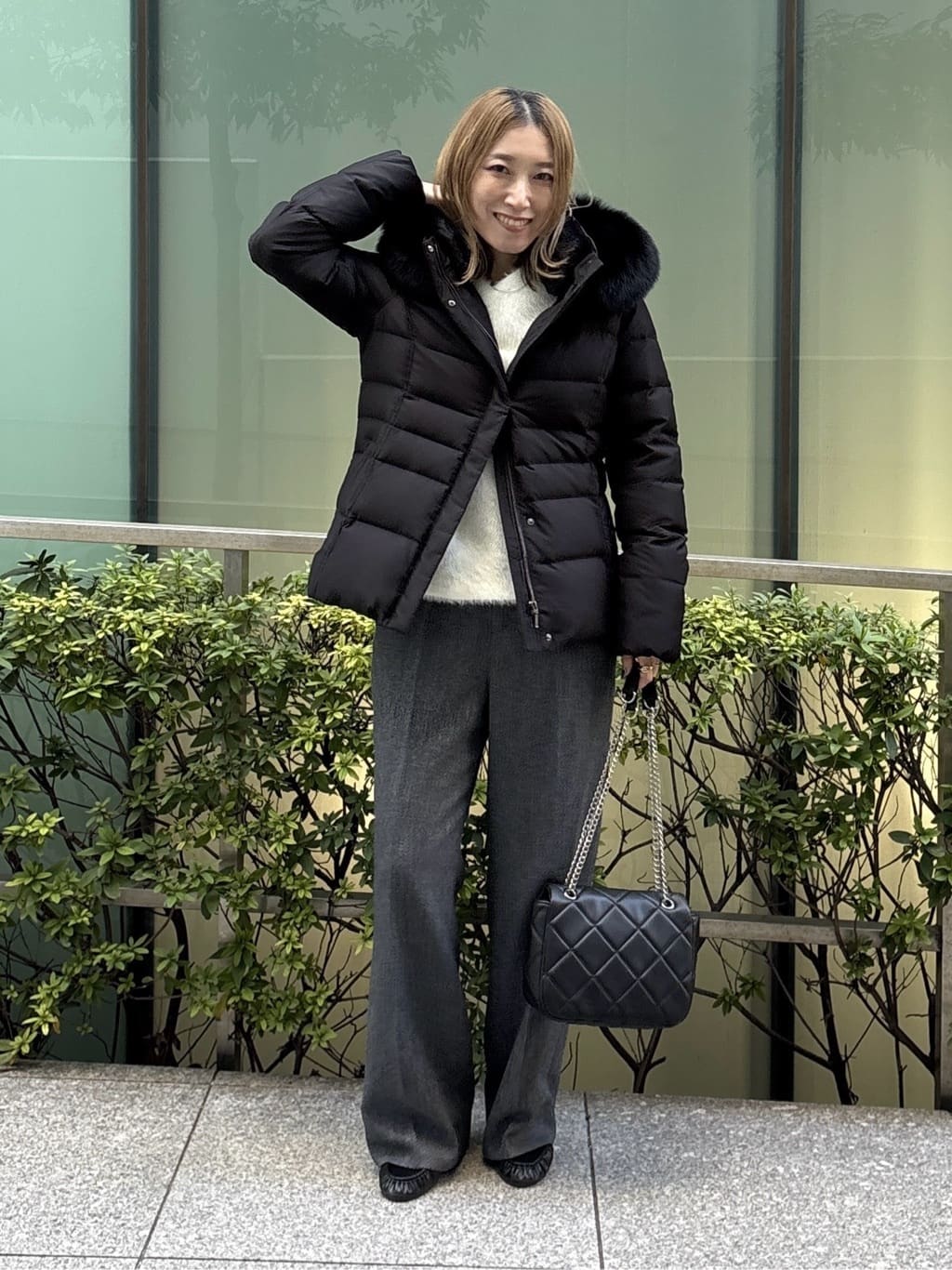 kotakiさんの「INDIVI｜【名品／撥水／抗菌防臭】ショート丈リサイクルダウンコート」を使ったコーディネート