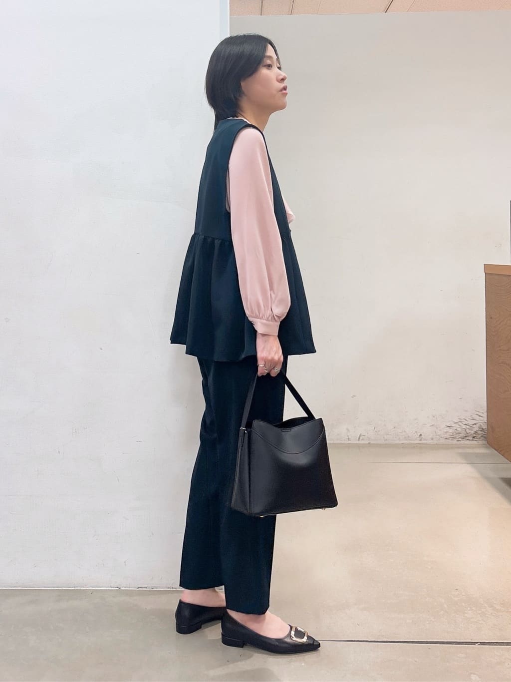 しばさんの「THE SHOP TK｜【通勤・きちんと見えに】ダブルクロス ペプラムジレ/セットアップ可」を使ったコーディネート