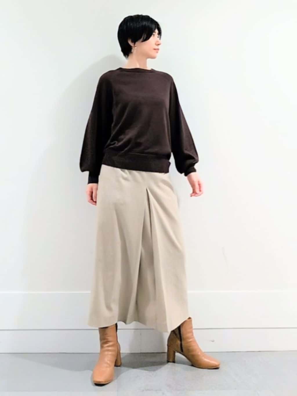 ミズタさんの「UNTITLED｜【8色展開／コンパクト丈】レーヨン混 コクーンニット」を使ったコーディネート