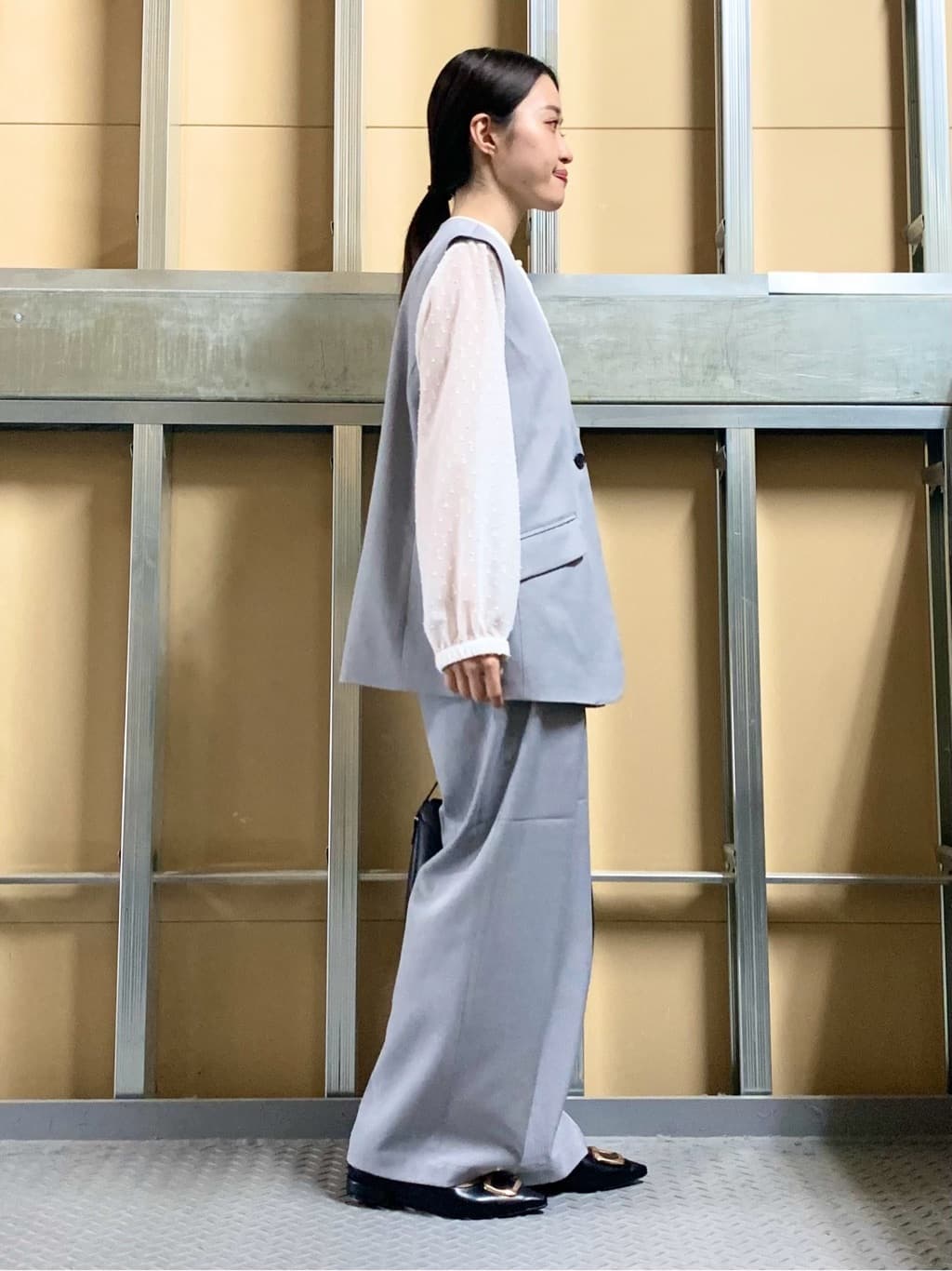 sahoさんの「THE SHOP TK｜【通勤にもカジュアルにも】CAVIAN ジレ/セットアップ可」を使ったコーディネート