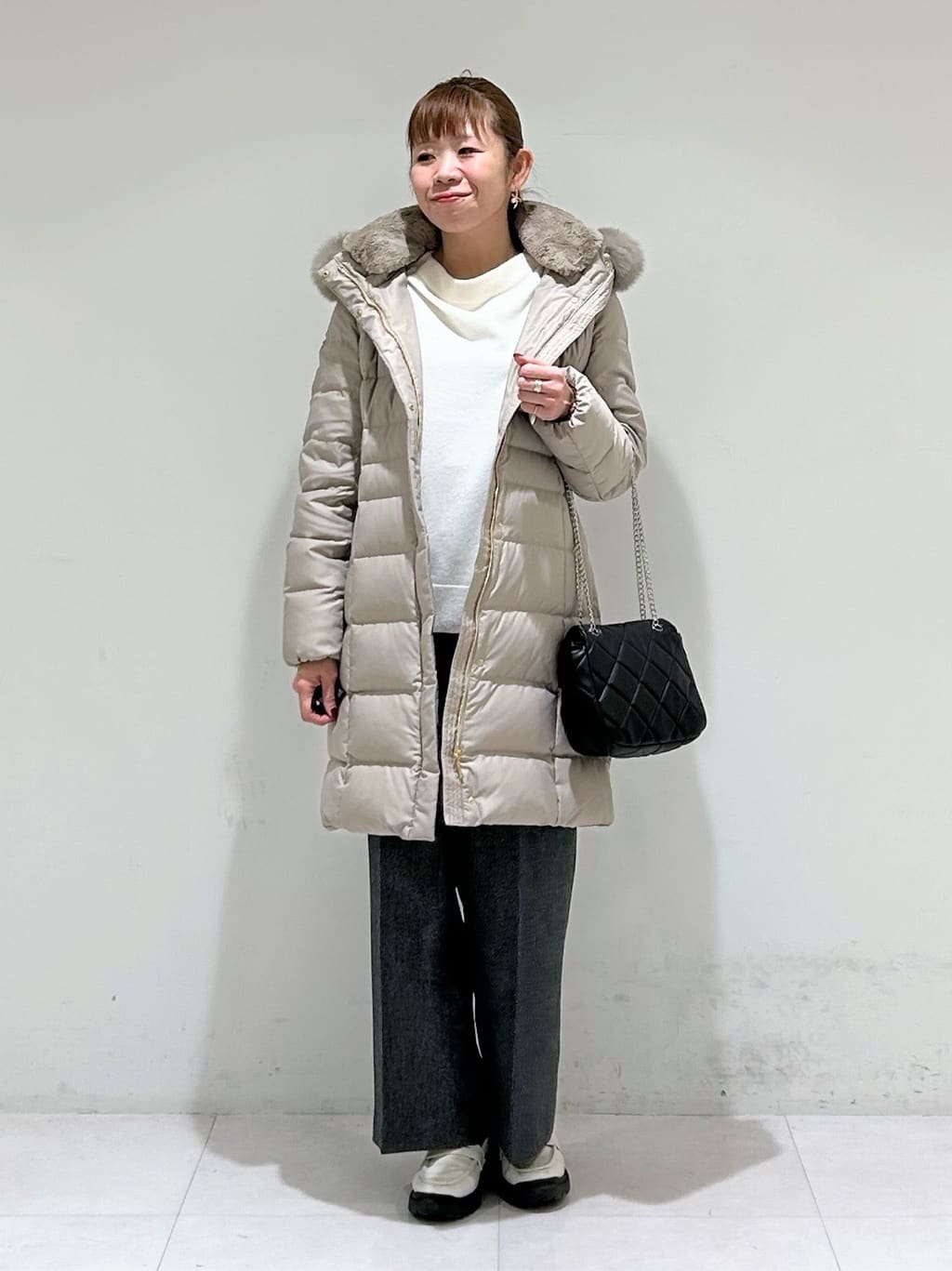 tsuyuさんの「INDIVI｜【名品／撥水／抗菌防臭】ロング丈リサイクルダウンコート」を使ったコーディネート