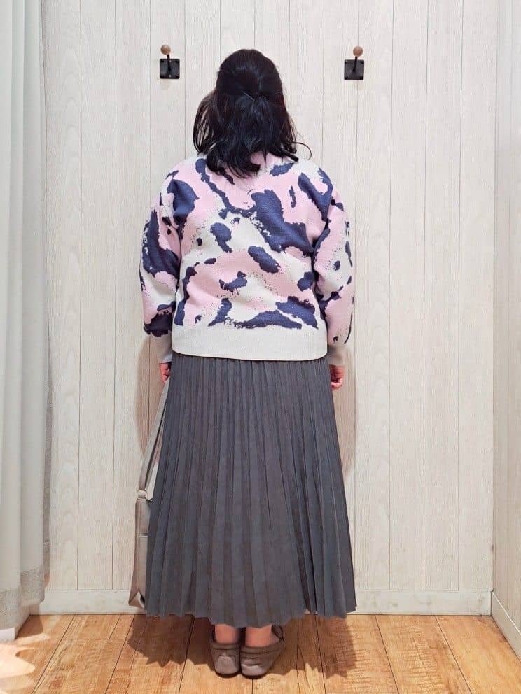 kotomiさんの「SHOO･LA･RUE｜【洗濯機可/S-LL】1枚で華やかに ラメ入りニュアンス柄ニット」を使ったコーディネート