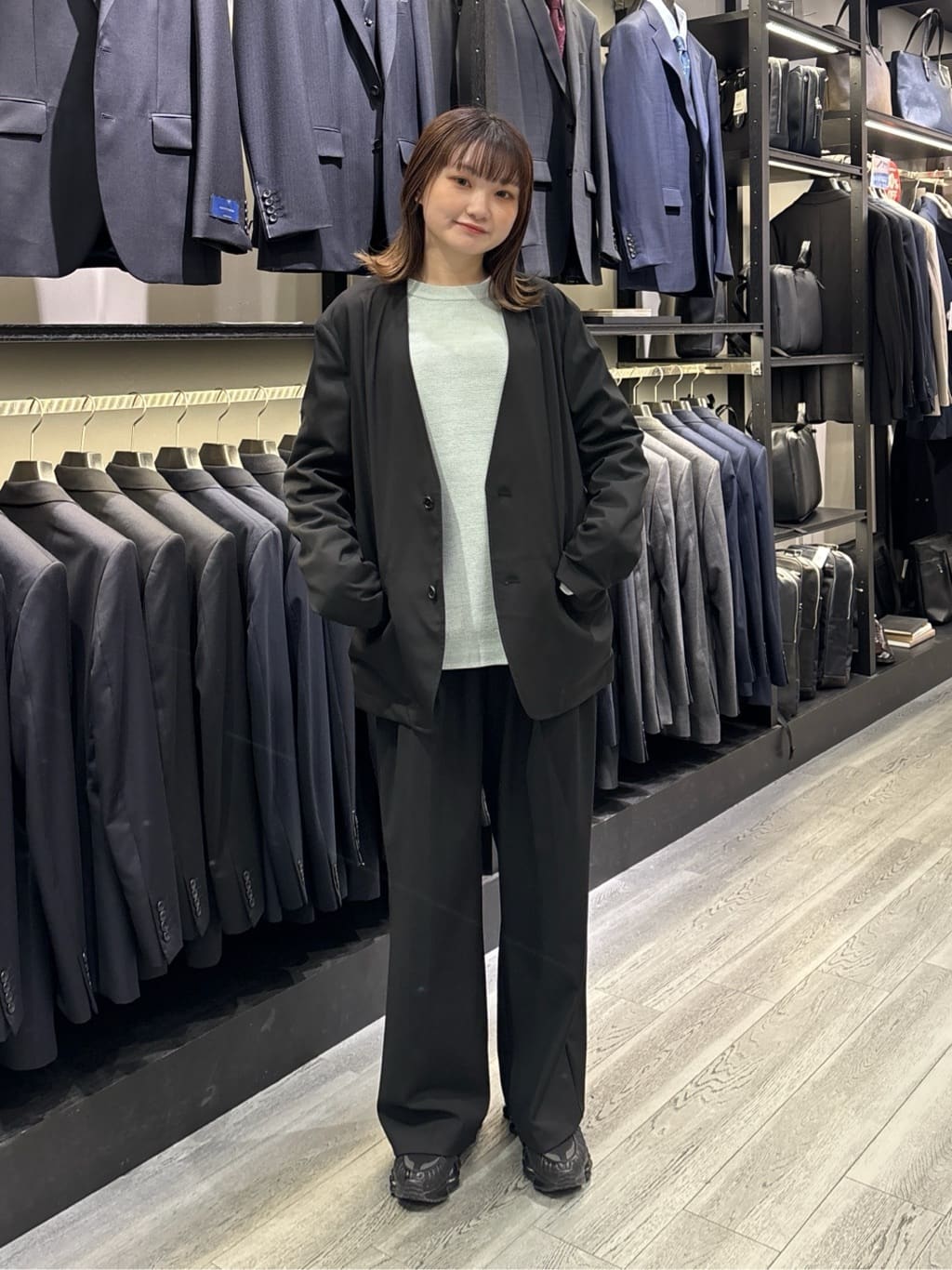 ウララさんの「TAKEO KIKUCHI｜【ON／OFF兼用】CARREMANファブリック ノーカラージャケット」を使ったコーディネート