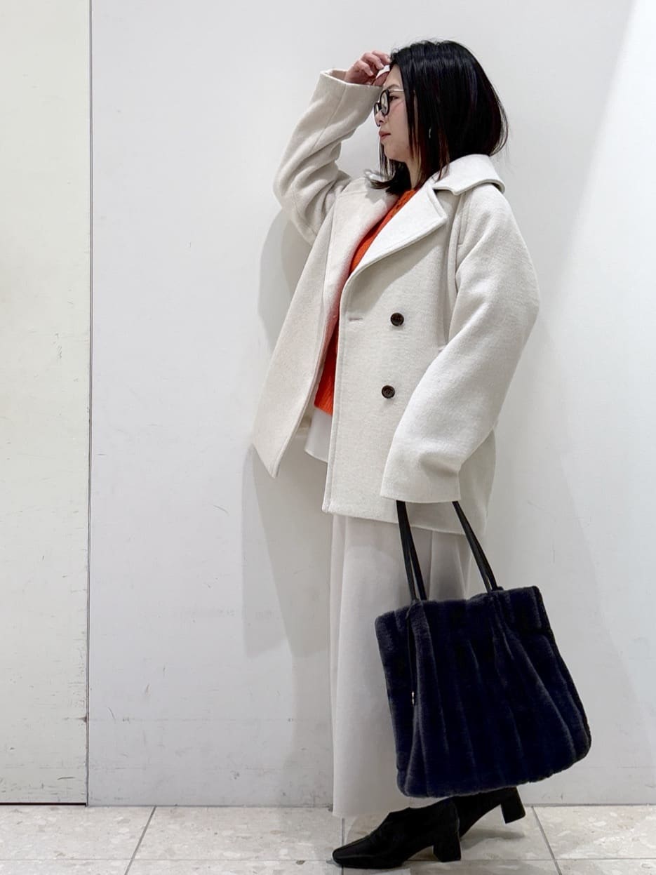 mameさんの「OPAQUE.CLIP｜カシミヤブレンドウールミドルピーコート」を使ったコーディネート