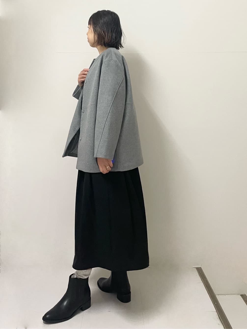 ISOさんの「Dessin｜ウール混クルーネックコート」を使ったコーディネート