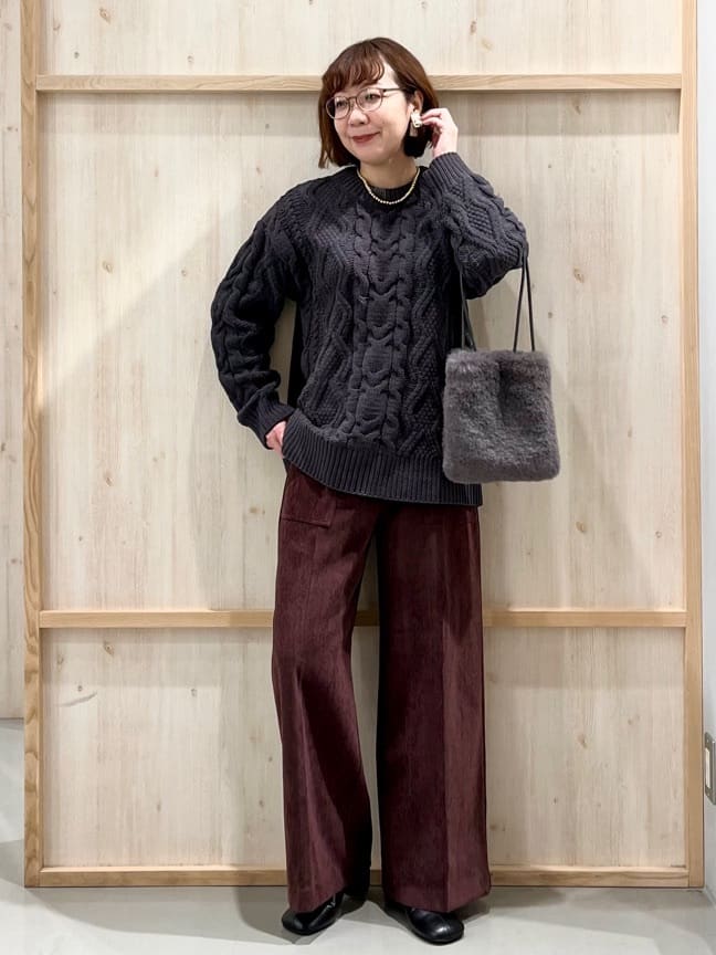 nakoさんの「THE SHOP TK｜【洗える】冬のコーデを盛り上げる マットモール ケーブルニット」を使ったコーディネート