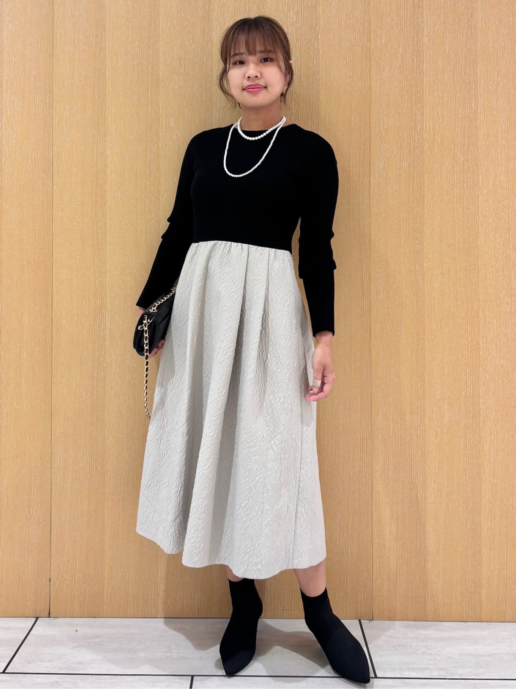 mikaさんの「UNTITLED｜【大人フェミニン/トレンド】ニット&times;ジャカード ドッキングワンピース」を使ったコーディネート