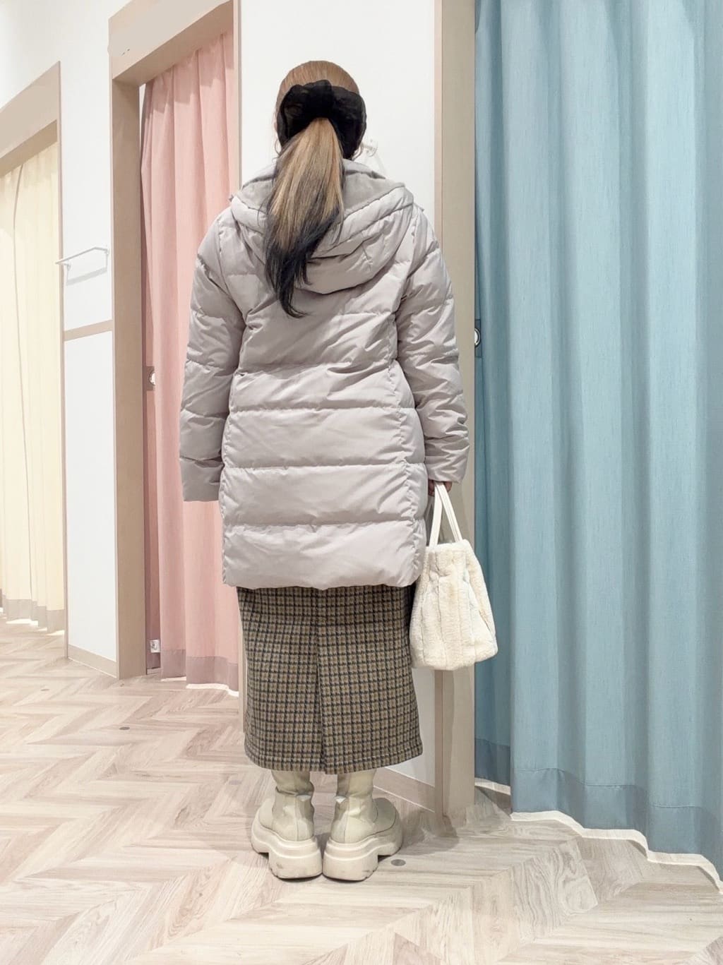 まちゃんなちゃんさんの「SHOO･LA･RUE｜【洗濯機可/撥水】フェイクファーフード ロングダウン」を使ったコーディネート