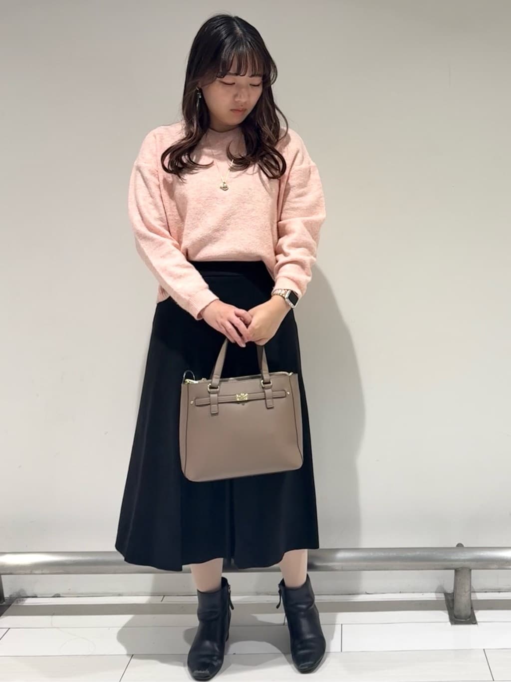 Azusaさんの「Reflect｜【選べる5色／ゆったりシルエット】Vネックスパンコールニット」を使ったコーディネート
