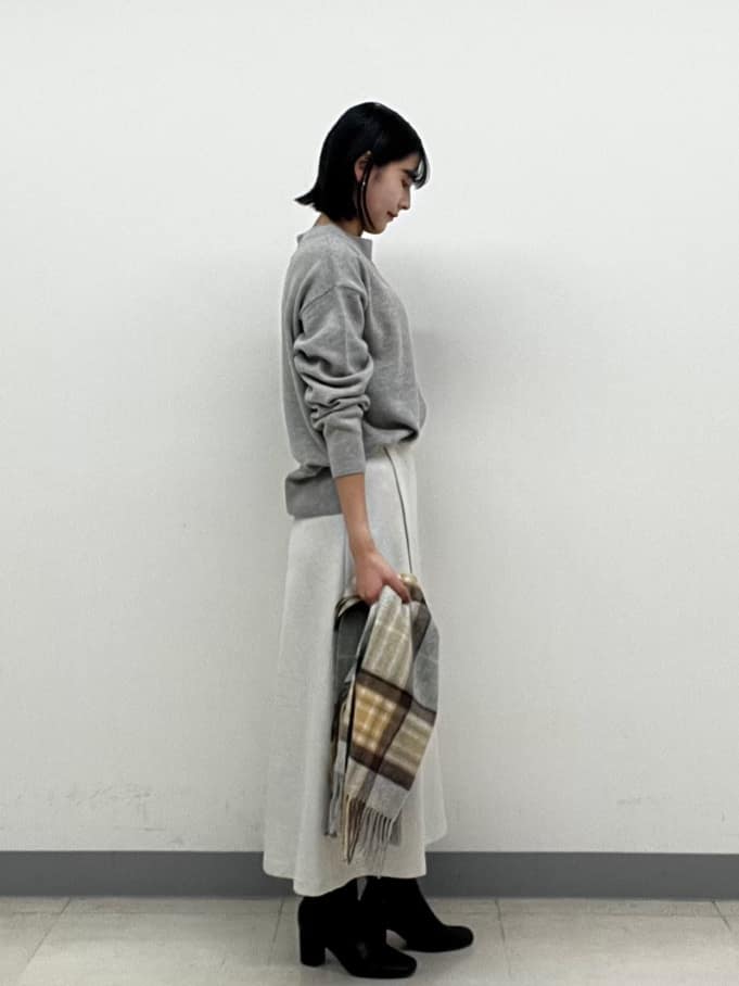 hinanoさんの「INDIVI｜【洗える／カシミヤ混】ボトルネック ドルマンスリーブニット」を使ったコーディネート