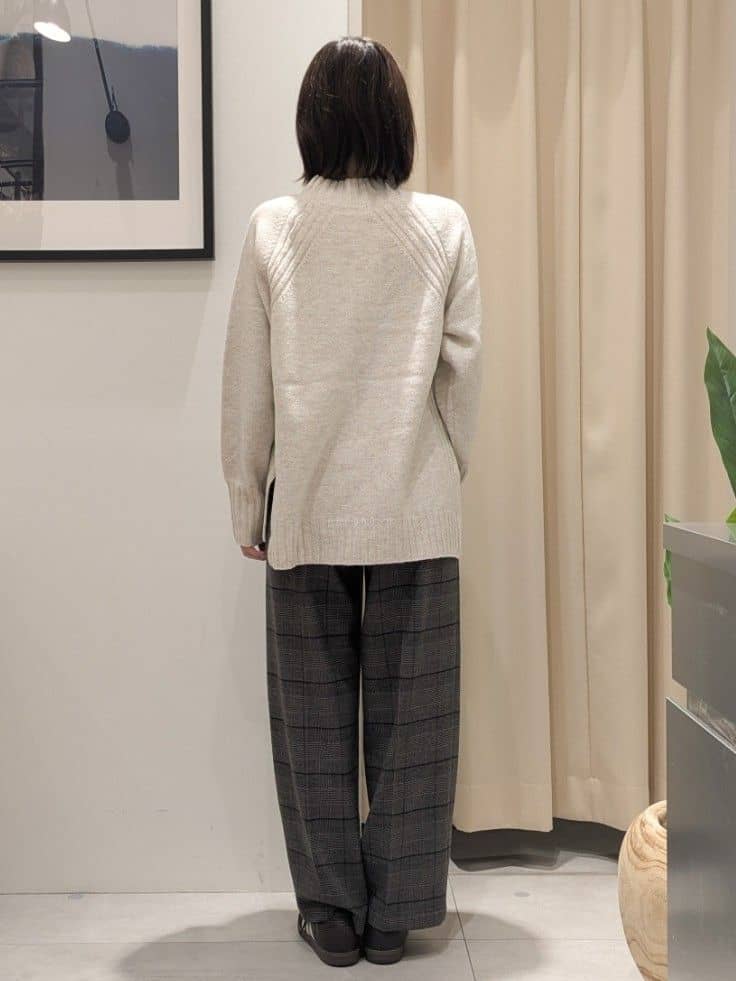 なめさんの「THE SHOP TK｜ふんわり柔らかきれい色 ウール混ハイネックニット」を使ったコーディネート