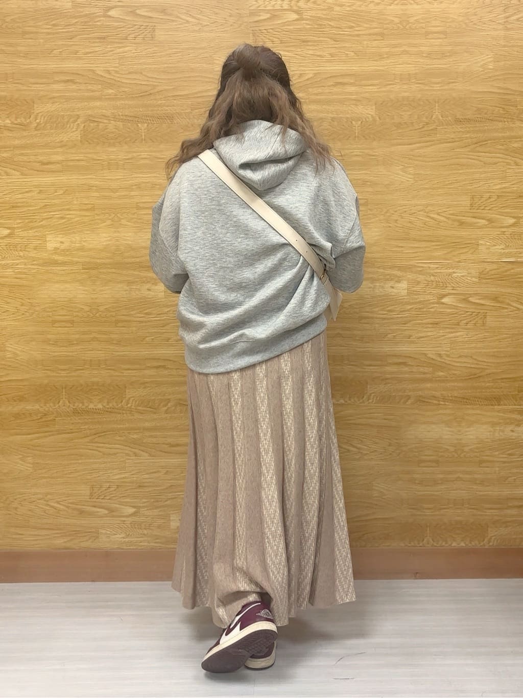 ぁむさんの「SHOO･LA･RUE｜【セットアップ可/S-LL/なめらかタッチ】選べる3柄 ロゴ入りプルパーカ」を使ったコーディネート