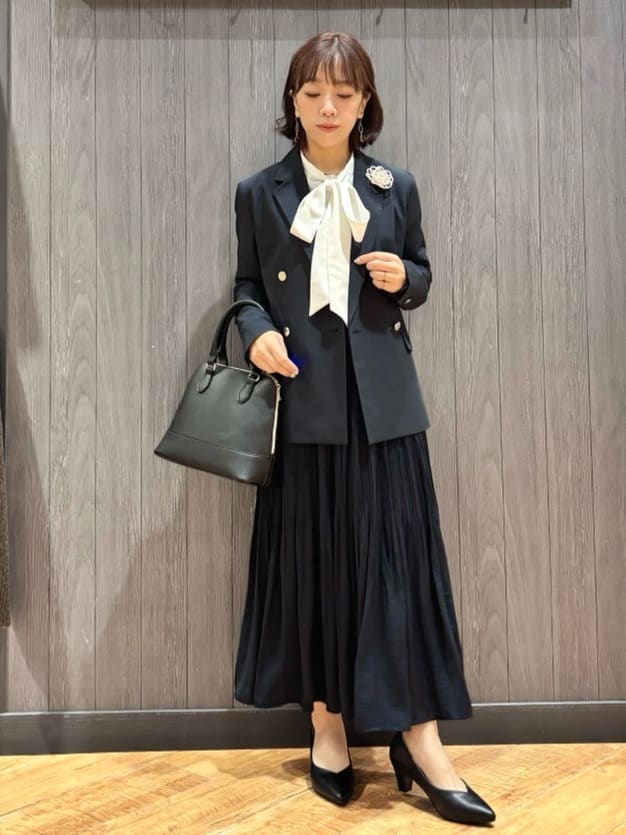 meiさんの「SHOO･LA･RUE｜【洗濯機可/S-3L】リボンボウタイが魅力　大人の華やかブラウス」を使ったコーディネート