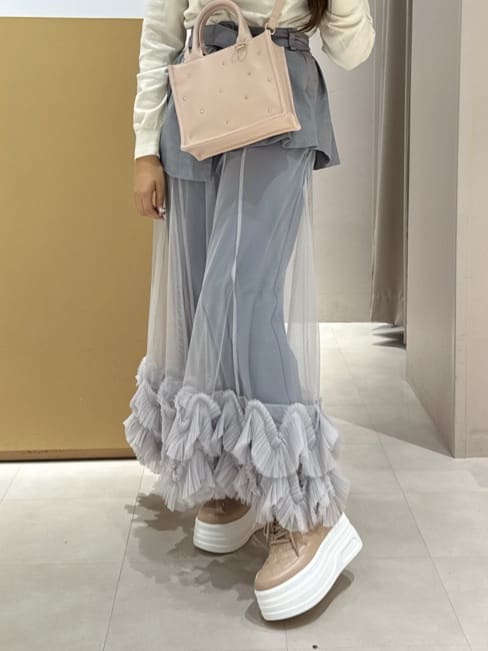 neinaさんの「ESPERANZA｜【EC先行販売】きゅんフィット厚底フラットキルティングスタッズスニーカー」を使ったコーディネート