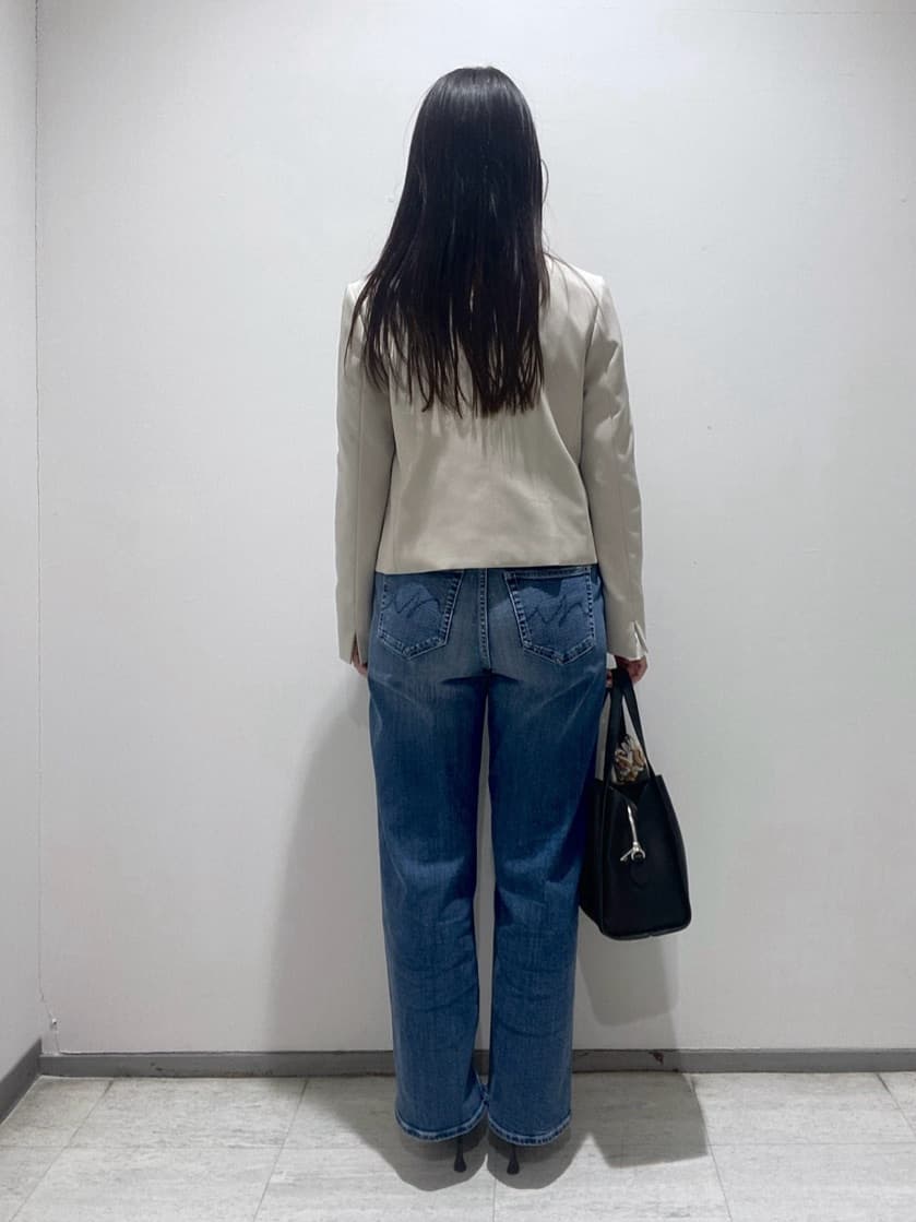 meiさんの「INDIVI｜【上品光沢／SETUP可能】切り替えデザインジャケット」を使ったコーディネート