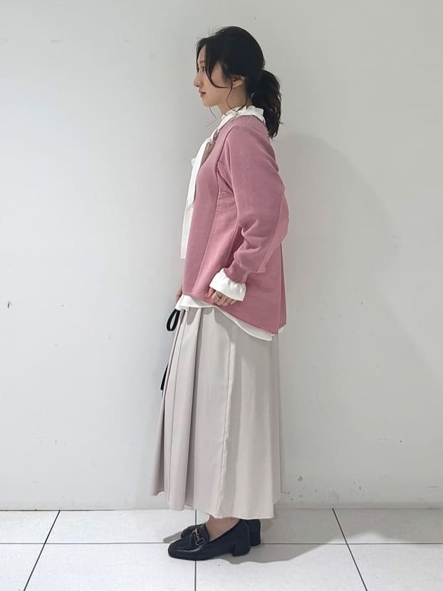 そんさんの「INDIVI｜【洗える／選べる8色】トーンアップニット」を使ったコーディネート