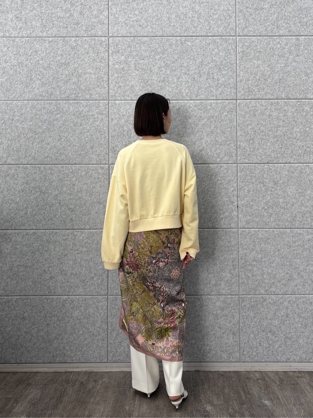 ayanoさんの「INDIVI｜ワイドスリーブカラースウェット」を使ったコーディネート