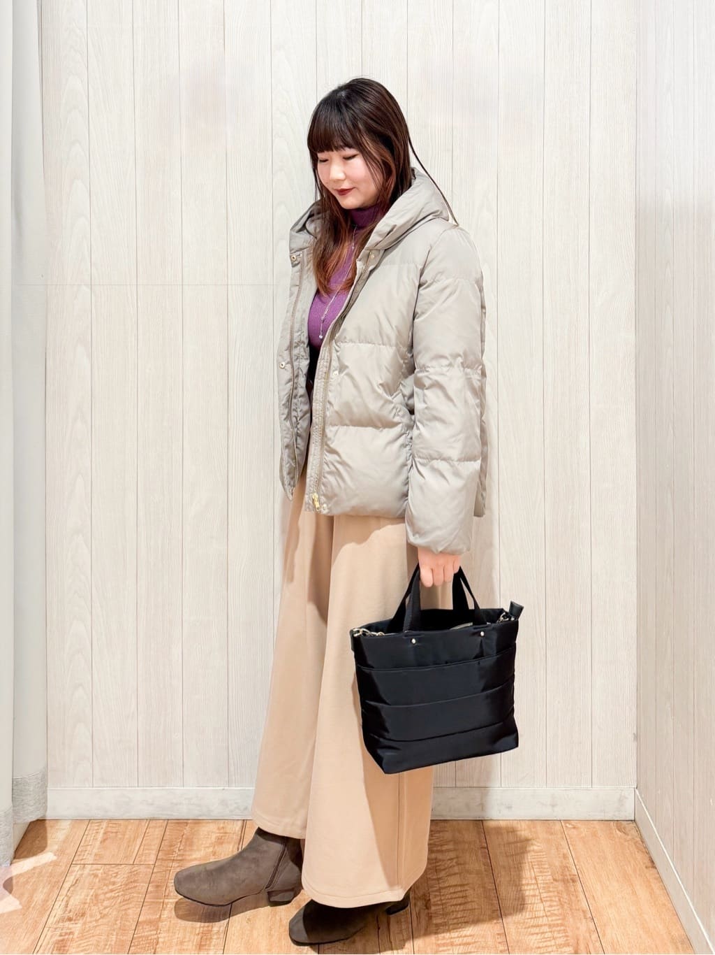 愛さんの「SHOO･LA･RUE｜【撥水/洗える】ショートフーディーダウン」を使ったコーディネート