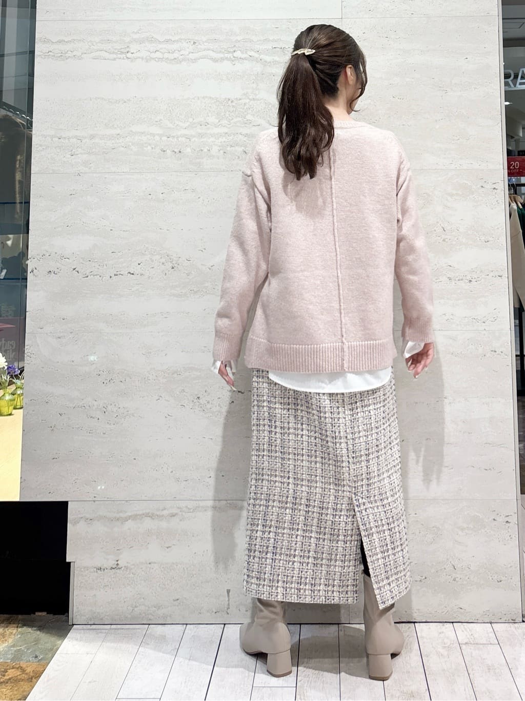 かほさんの「OPAQUE.CLIP｜リラクシークルーネックニット【洗濯機OK】」を使ったコーディネート