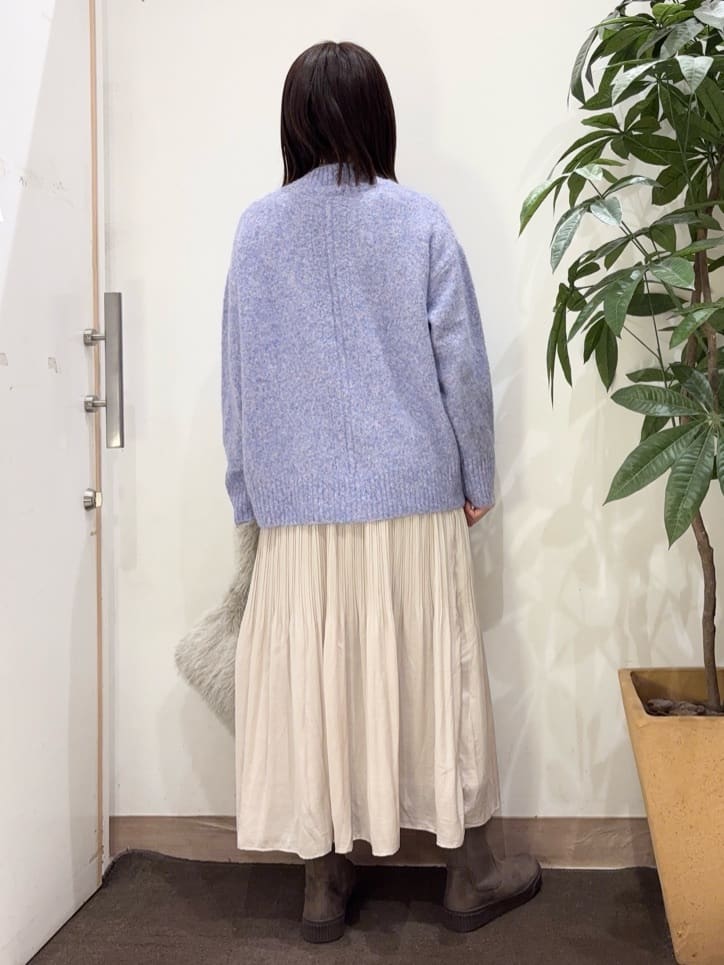 宗形さんの「SHOO･LA･RUE｜【洗濯機可/着丈選べる】オンにもオフにも 軽やかプリーツスカート」を使ったコーディネート