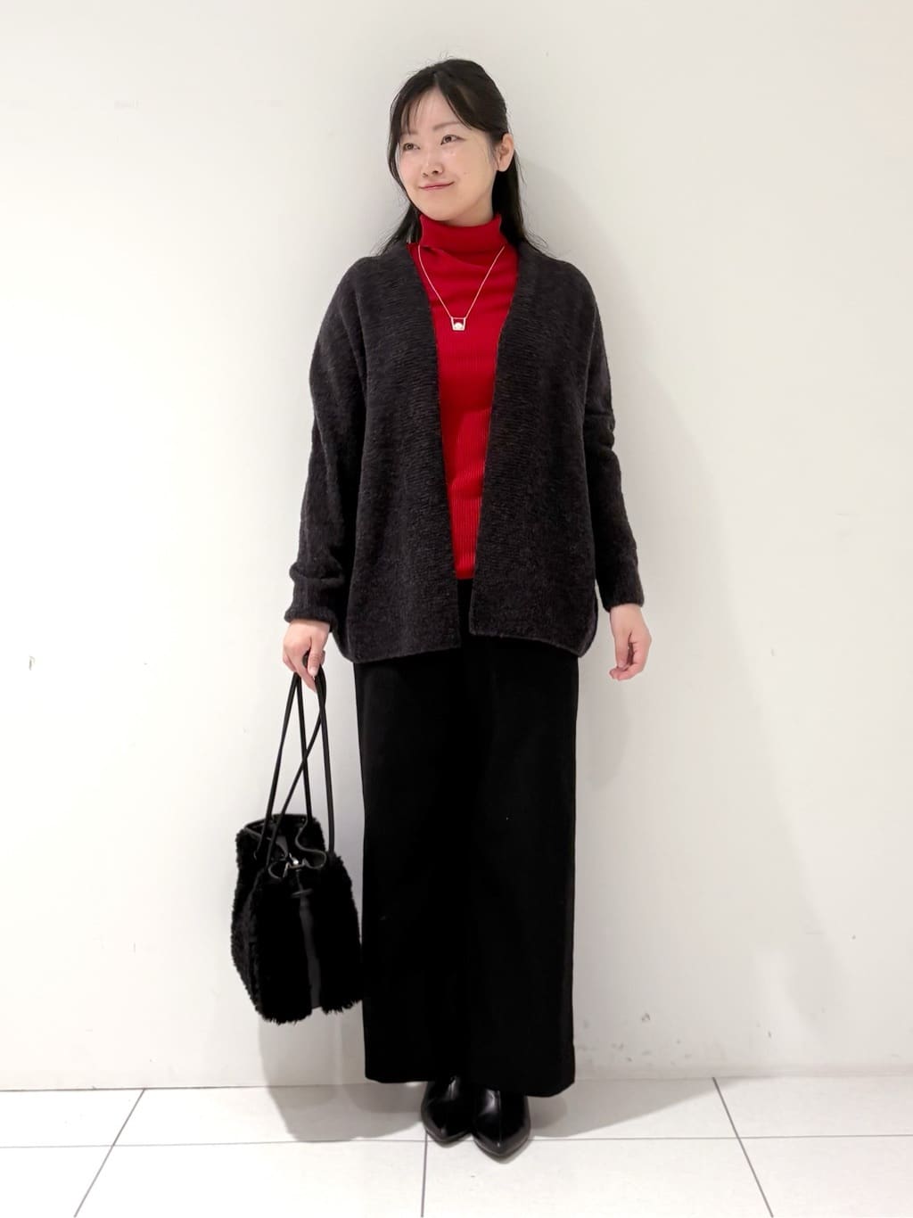 momokoさんの「INDIVI｜【エアリー素材】ブークレ着流しニットカーディガン」を使ったコーディネート