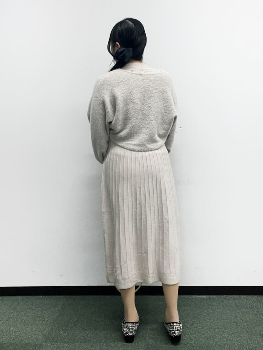 Hitomiさんの「index｜ラメフェザープルオーバーセット ニットワンピース【洗濯機OK】《XS～LL》」を使ったコーディネート
