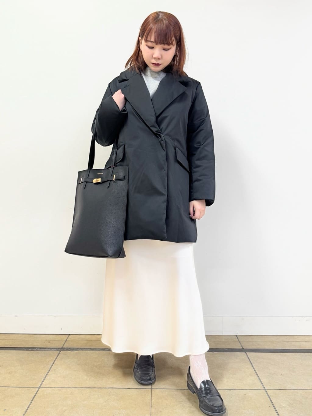 なかもとあきさんの「DRESSTERIOR｜ストレッチヴィンテージサテンナロースカート」を使ったコーディネート
