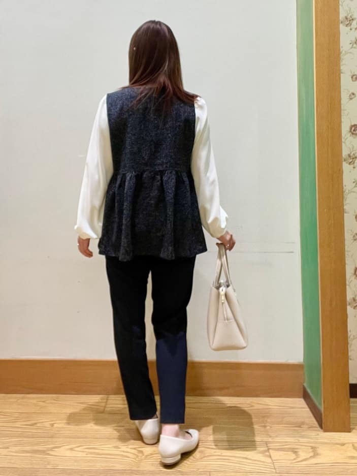 ゆっきーさんの「SHOO･LA･RUE｜【洗濯機可/セットアップ可/S-3L】きちんと楽に。カットジョーゼット テーパードパンツ」を使ったコーディネート