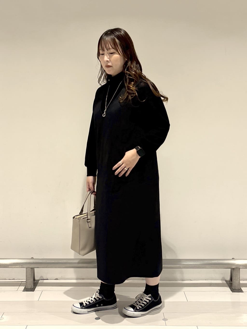 nakamuraさんの「Reflect｜【すっきりシルエット】スエードライクジャンパースカ―ト」を使ったコーディネート