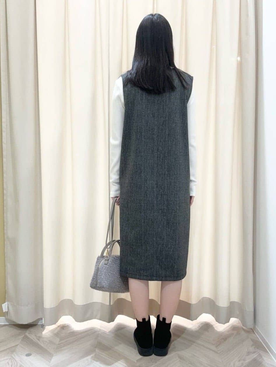 hinaさんの「SHOO･LA･RUE｜【2点セット/洗濯機可】時短でコーデが決まる ジャンドレ+リブインナー」を使ったコーディネート
