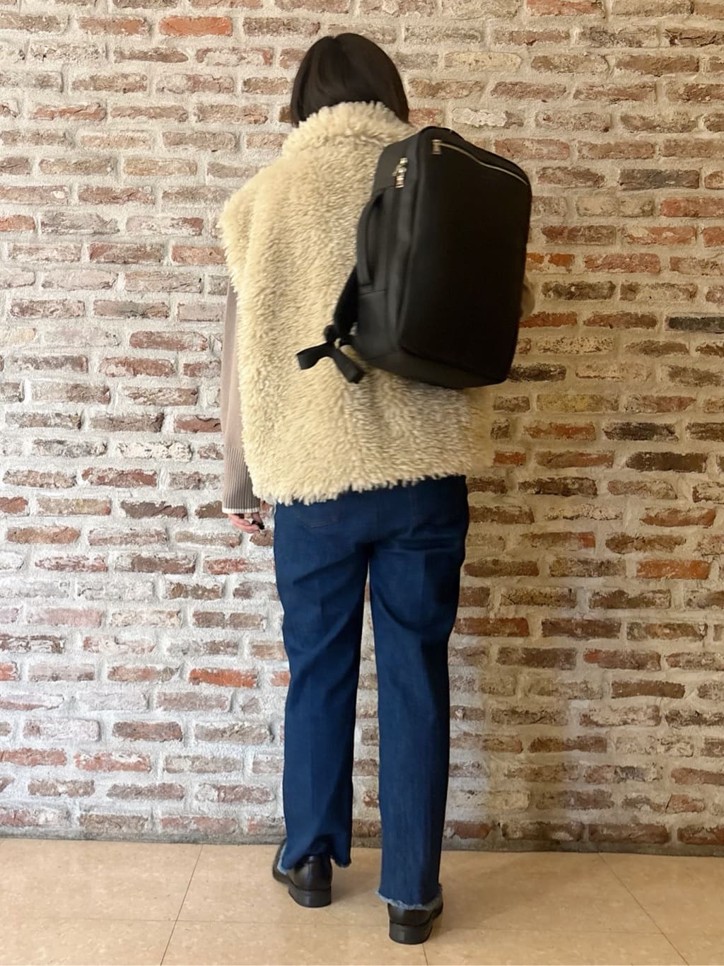 しばさんの「THE SHOP TK｜プラスするだけでこなれ見え ボアベスト」を使ったコーディネート