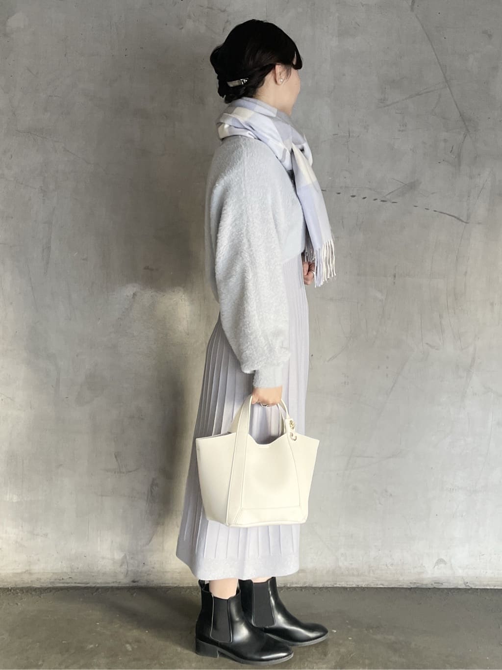 tomokoさんの「OPAQUE.CLIP｜ラメフェザープルオーバーセット ニットワンピース【洗濯機OK】《XS～LL》」を使ったコーディネート