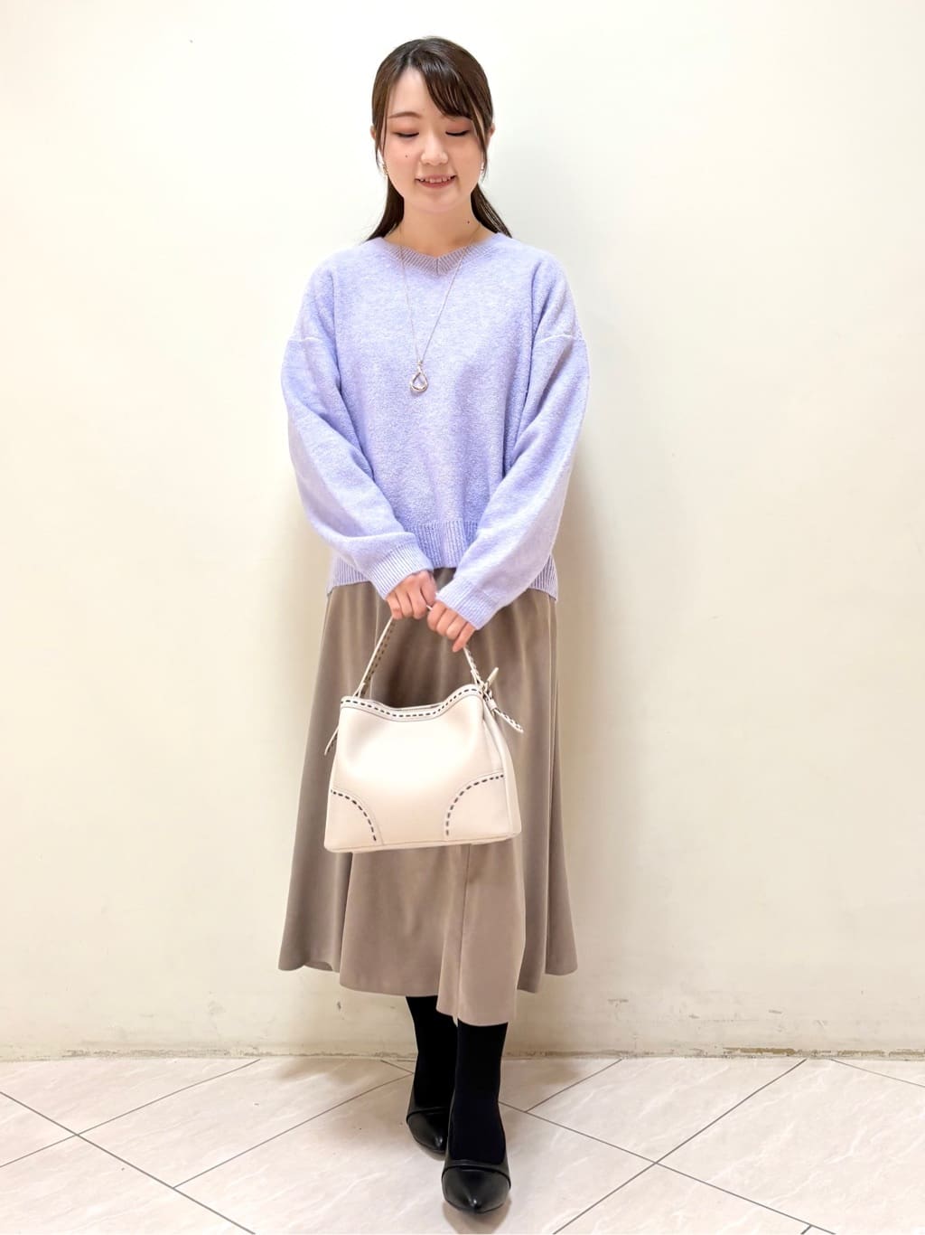 mikiさんの「Reflect｜【選べる5色／ゆったりシルエット】Vネックスパンコールニット」を使ったコーディネート