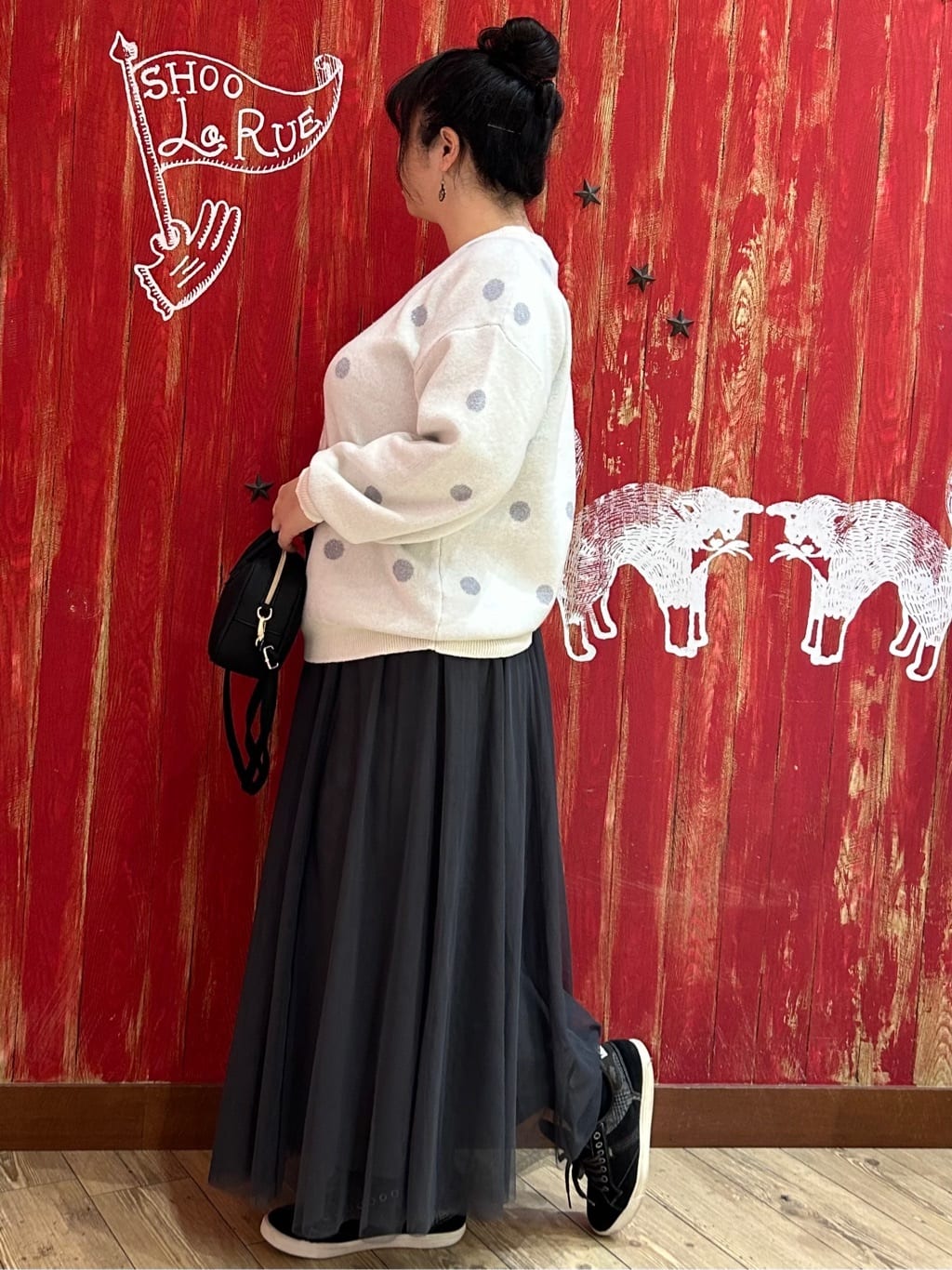みりぽんさんの「SHOO･LA･RUE｜【S-LL/洗濯機可】体型カバーができる 大人のドット柄ニット」を使ったコーディネート