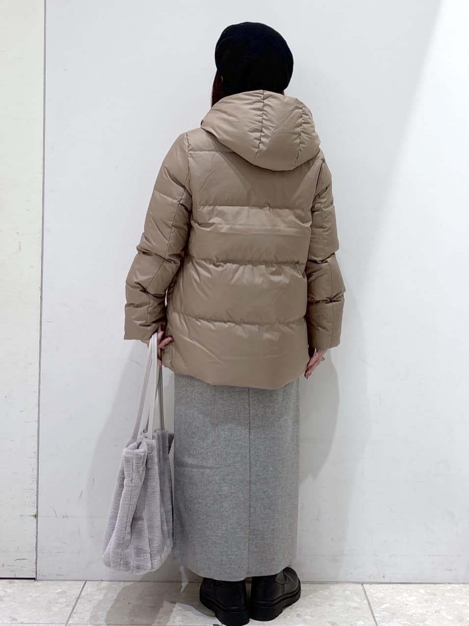 mameさんの「OPAQUE.CLIP｜撥水フードミドルダウンコート【防風／抗菌防臭／洗濯機OK】《S～LL》」を使ったコーディネート