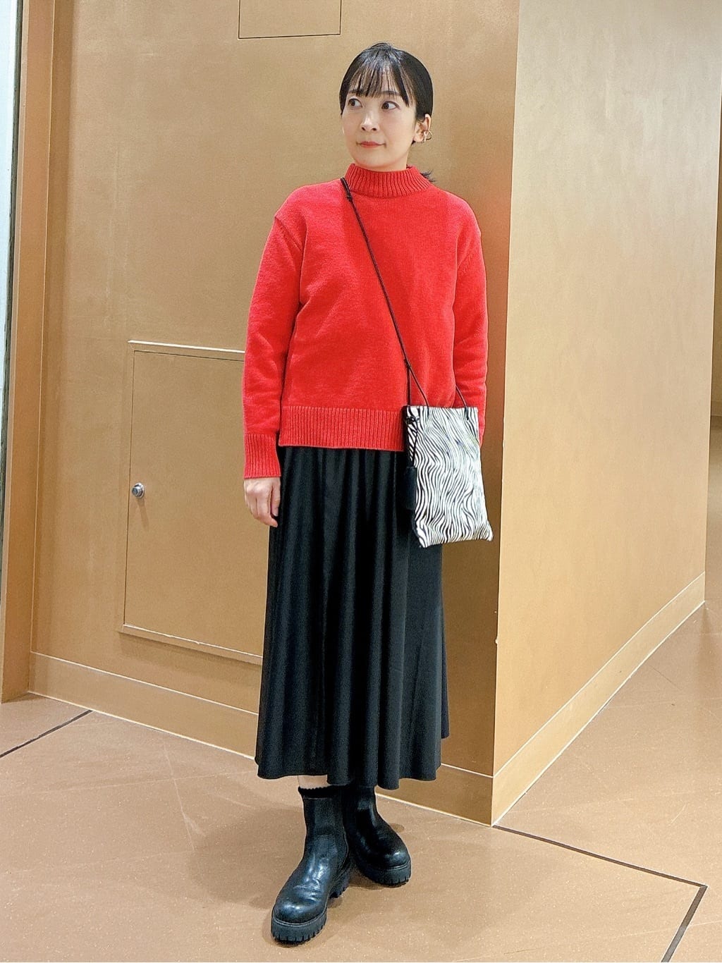 hattoriさんの「INDIVI｜レザー調ギャザースカート」を使ったコーディネート