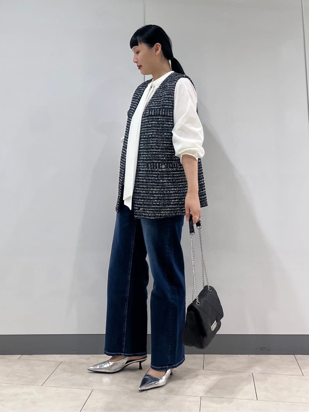 hasuさんの「INDIVI｜【2点セット／洗える】ツイードジレ＆ボウタイブラウス」を使ったコーディネート
