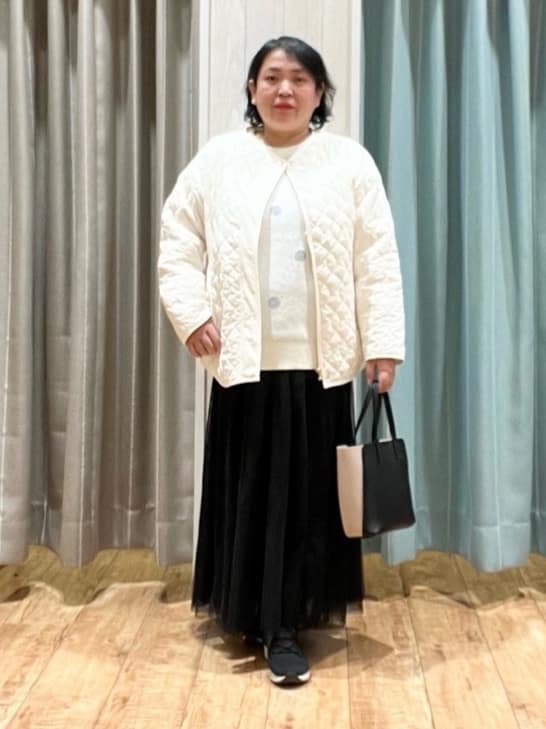 あやさんの「SHOO･LA･RUE｜【S-LL/洗濯機可】体型カバーができる 大人のドット柄ニット」を使ったコーディネート