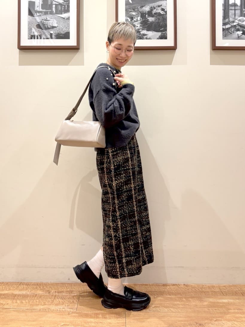 Ayumiさんの「SHOO･LA･RUE｜大人きらめく ふわふわパール調ニット」を使ったコーディネート