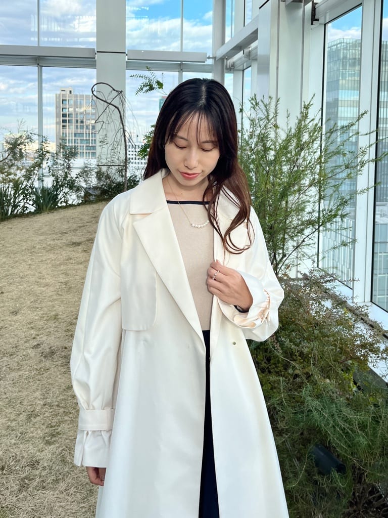 はばさんの「Couture brooch｜【撥水・ハレの日・通勤】ロングトレンチコート」を使ったコーディネート
