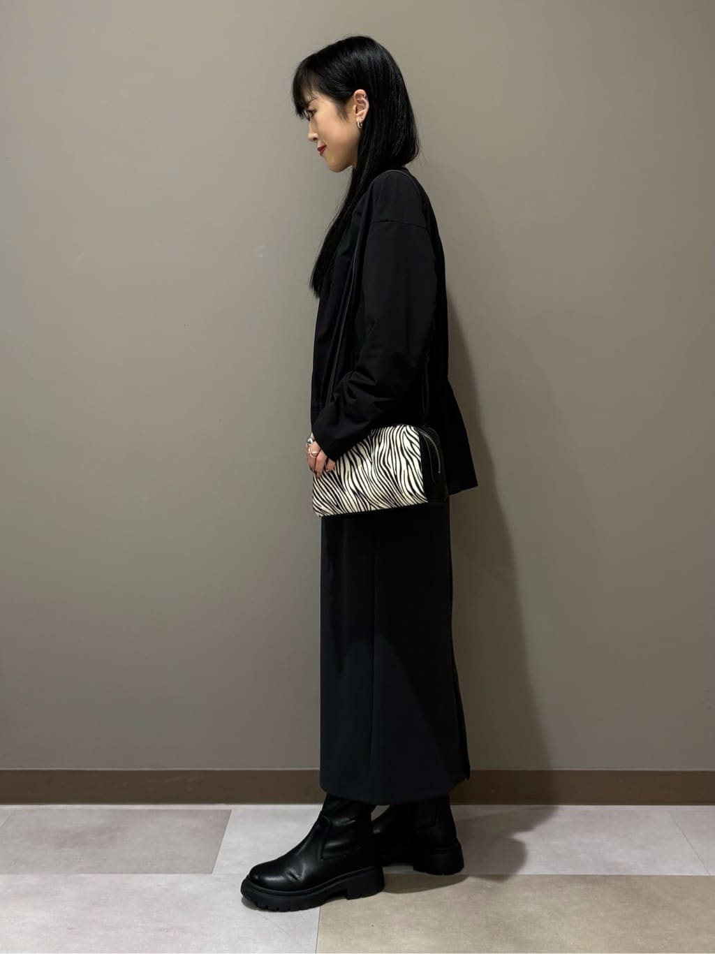 KEIKOさんの「INDIVI｜【キッドモヘヤ素材】ラウンドヘムニット」を使ったコーディネート
