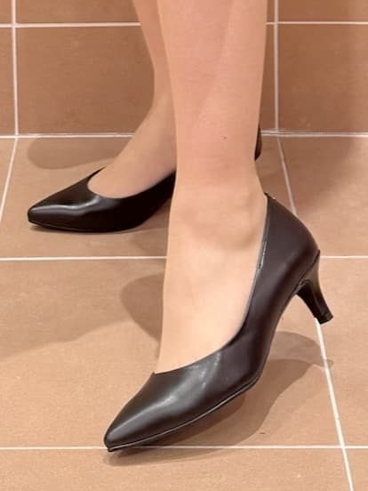 すみれさんの「ESPERANZA｜【レイン対応/12時間パンプス】約5.5cm 歩きやすくて疲れにくい」を使ったコーディネート
