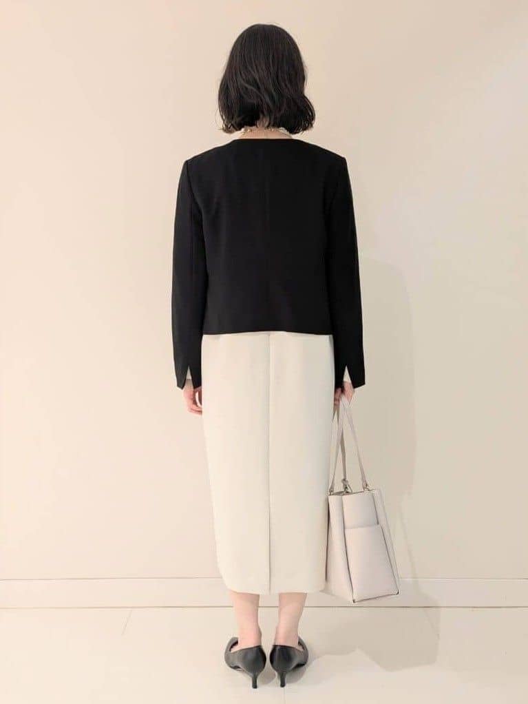 サオリさんの「UNTITLED｜◆【お呼ばれドレス/洗える】カットジャカードスリーブ ワンピース」を使ったコーディネート