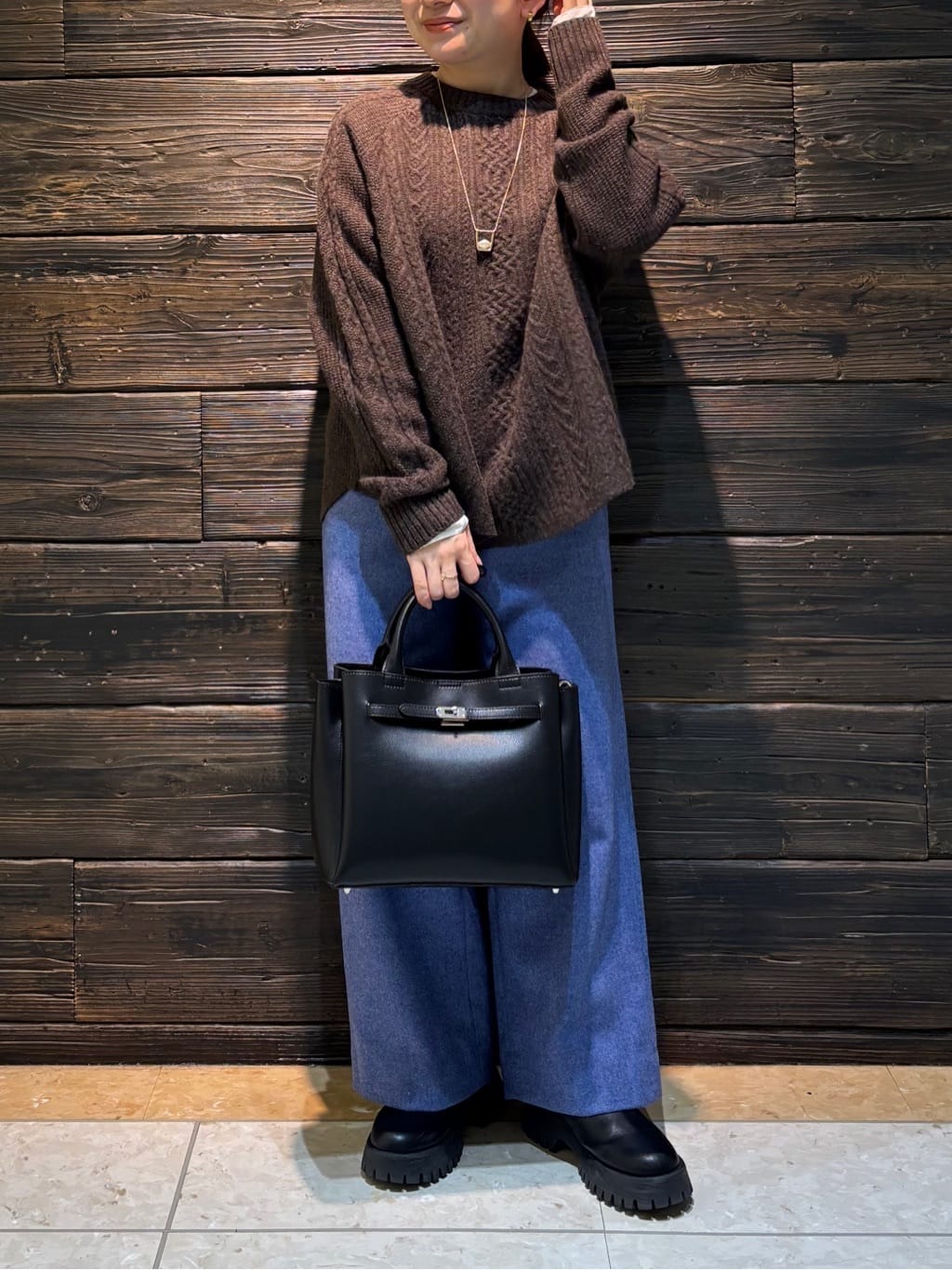 sakuさんの「INDIVI｜【褒められパンツ／ウール混】ウォームウール ワイドパンツ」を使ったコーディネート