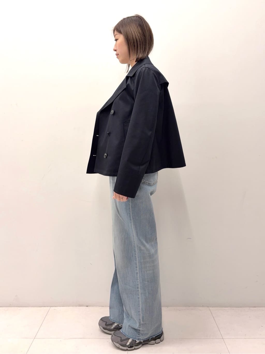 Nishijimaさんの「DRESSTERIOR｜【ウォッシャブル/撥水素材】Aラインショートトレンチジャケット」を使ったコーディネート