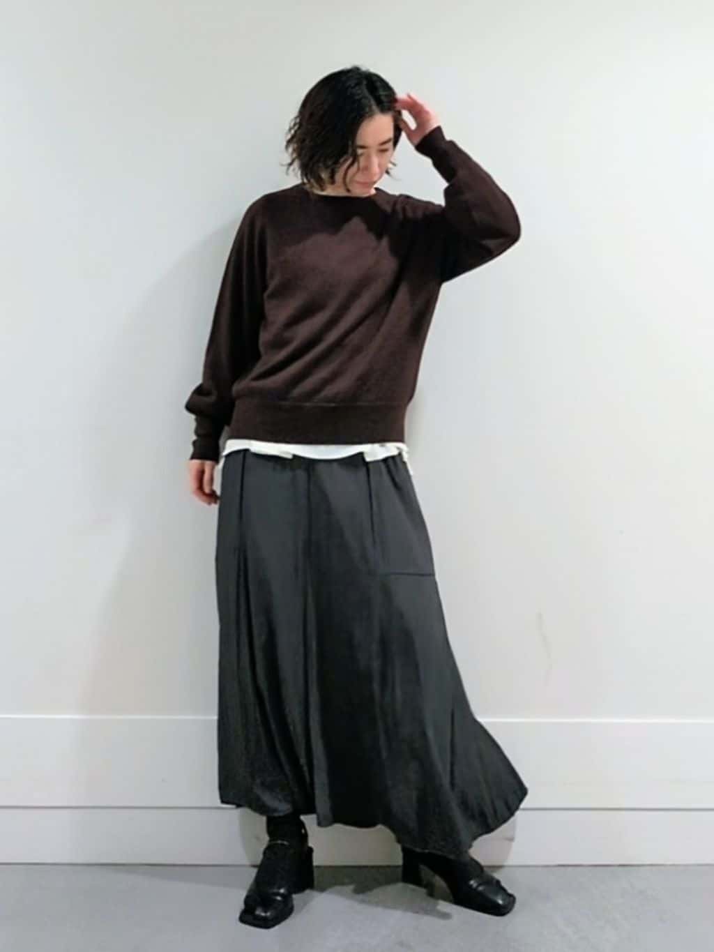 ミズタさんの「UNTITLED｜【8色展開／コンパクト丈】レーヨン混 コクーンニット」を使ったコーディネート
