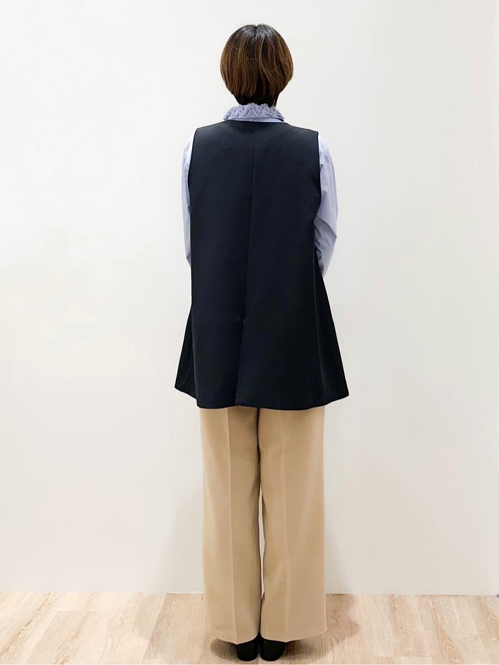 yurieさんの「OPAQUE.CLIP｜《通勤対応》Vネックミドルジレ【洗濯機OK】」を使ったコーディネート